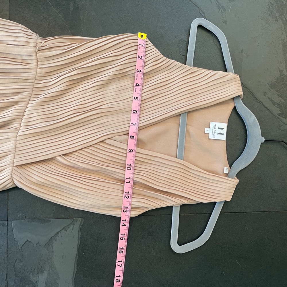 💎🆕NWOT  Halston Natural Pleated Wrap Dres Sz 2 - Picture 5 of 5
